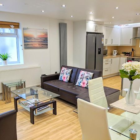 Spacious 2-Bed Apartment In Central Kingston Near Richmond Park Kingston upon Thames  Eksteriør bilde