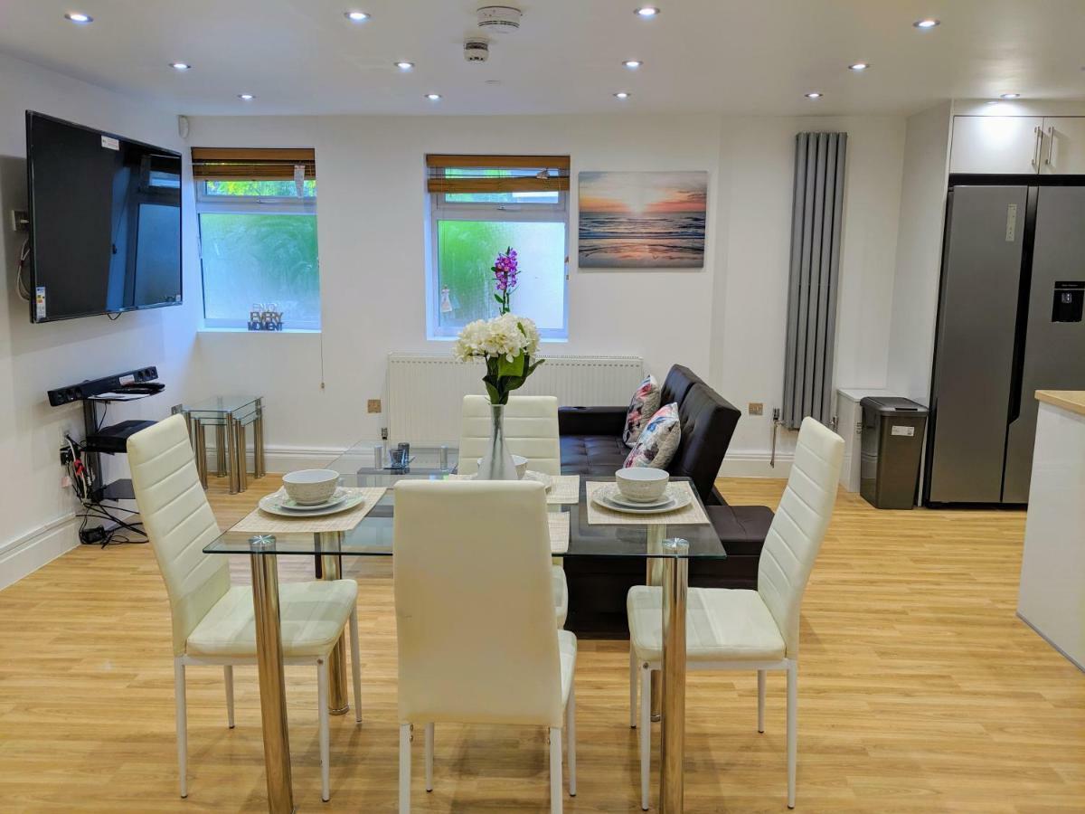 Spacious 2-Bed Apartment In Central Kingston Near Richmond Park Kingston upon Thames  Eksteriør bilde