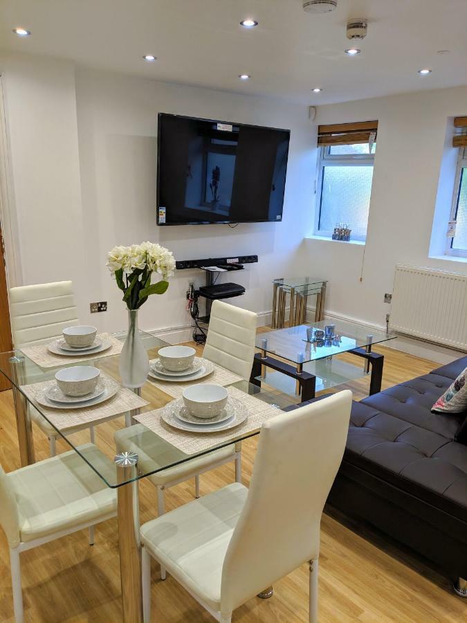 Spacious 2-Bed Apartment In Central Kingston Near Richmond Park Kingston upon Thames  Eksteriør bilde