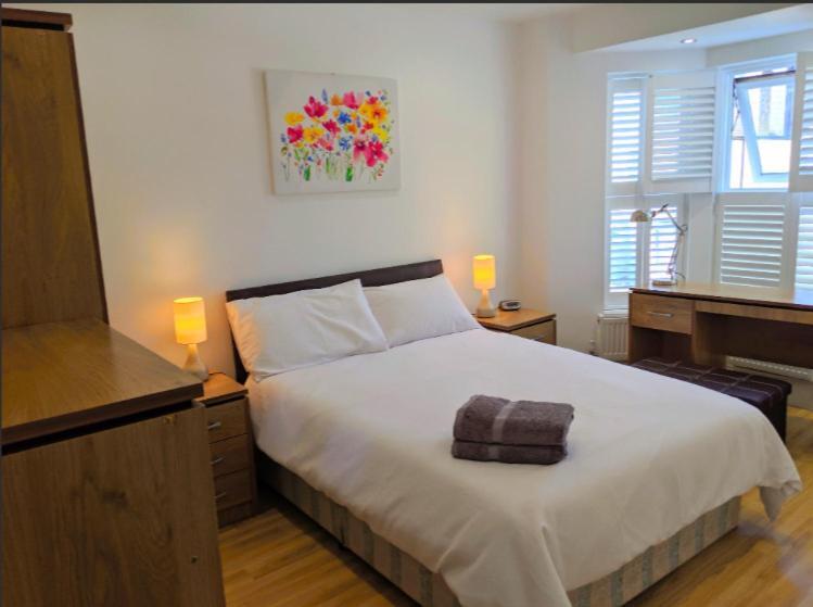 Spacious 2-Bed Apartment In Central Kingston Near Richmond Park Kingston upon Thames  Eksteriør bilde